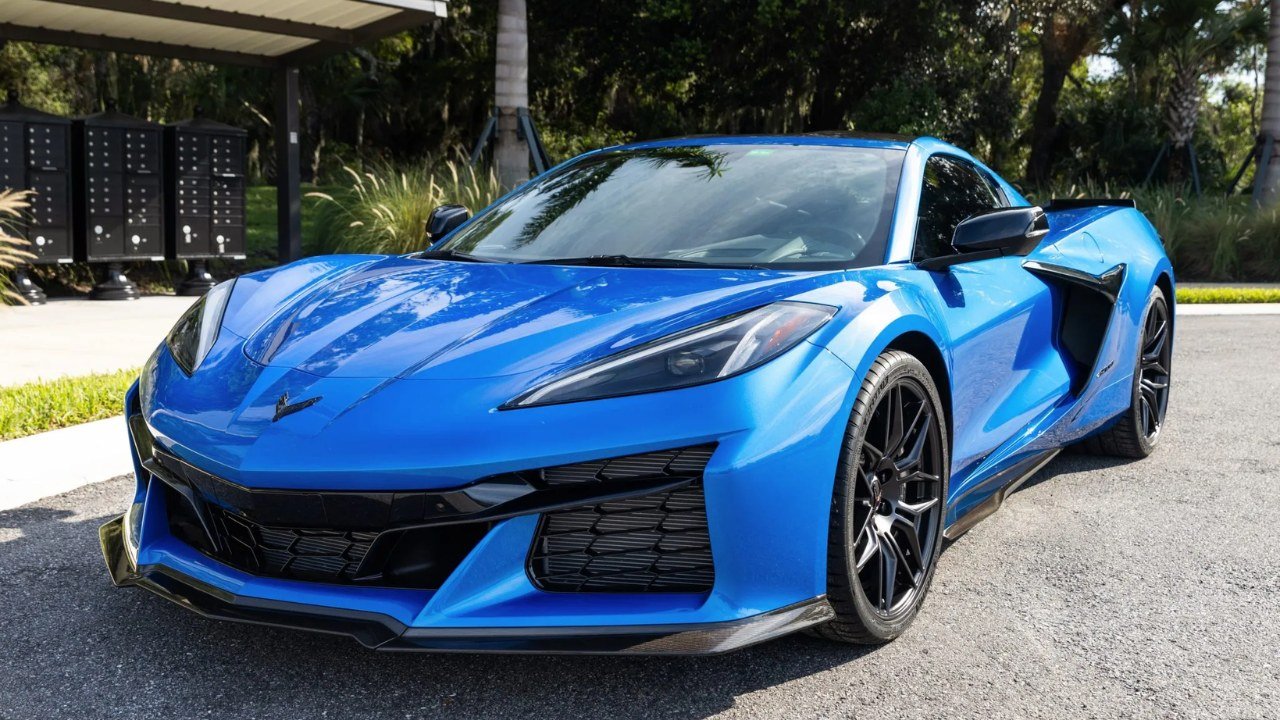 C9 E-Ray Corvette Stands Out